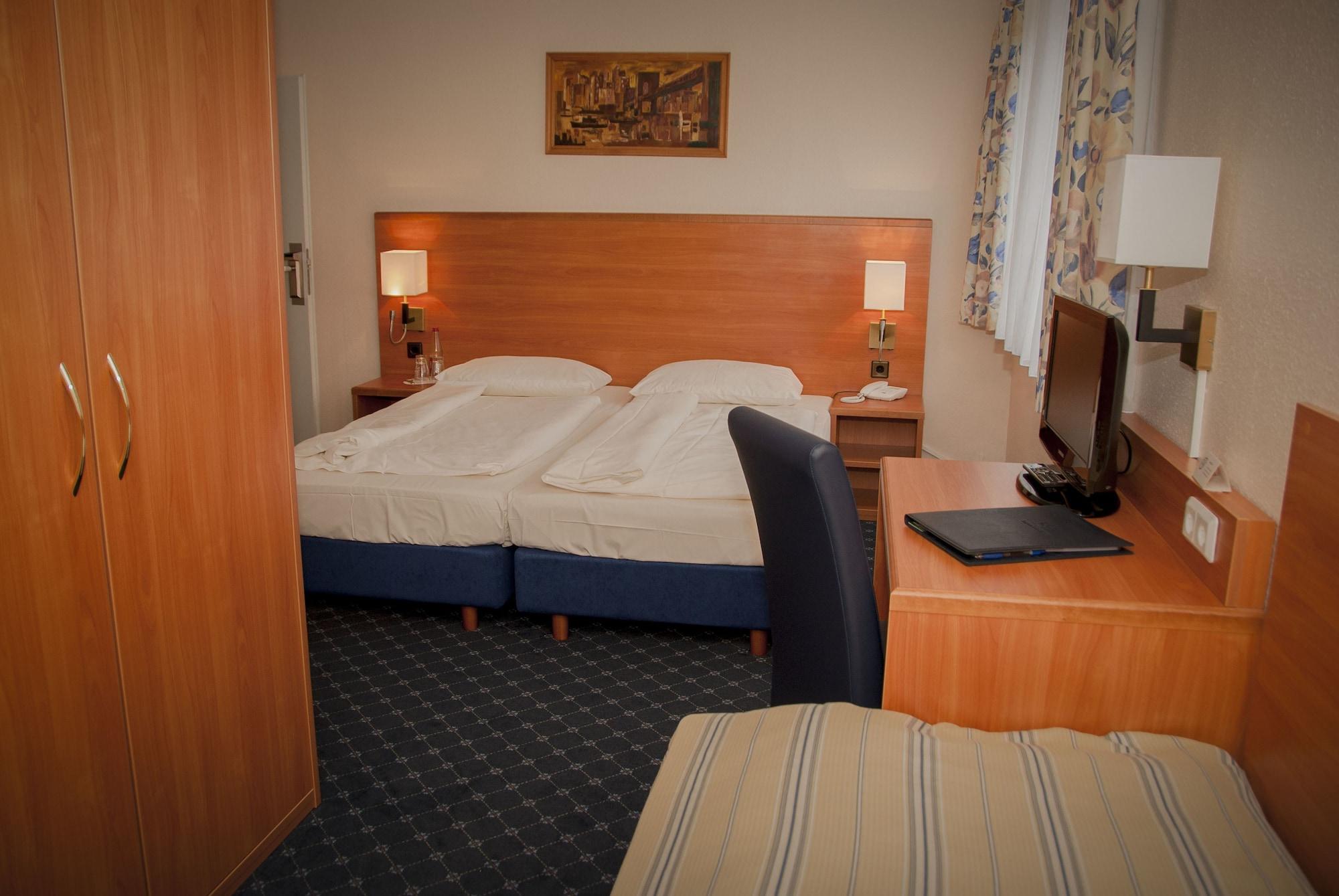 Hotel Elbbruecken 3*